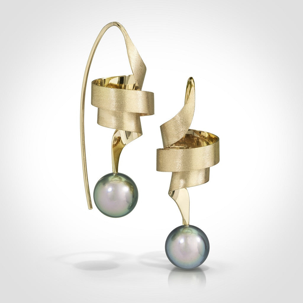 LaRaia - 14k gold / Tahitian pearl earrings - Custom order